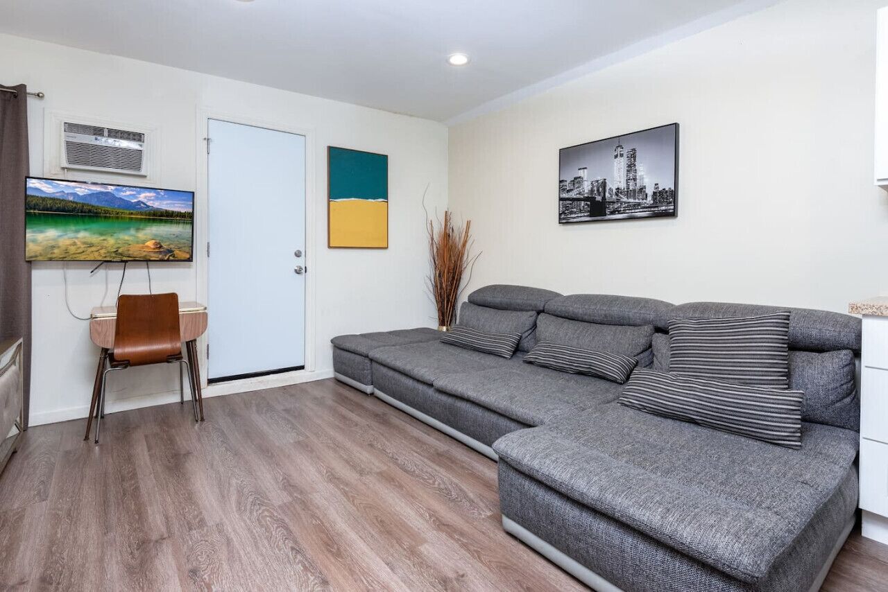 Serene 1BR House | Explore LA's Best