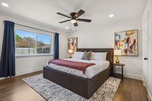 3 camere, una scrivania, ferro/asse da stiro, culla da viaggio