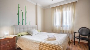 11 Schlafzimmer, Bügeleisen/Bügelbrett, Reisekinderbett, WLAN
