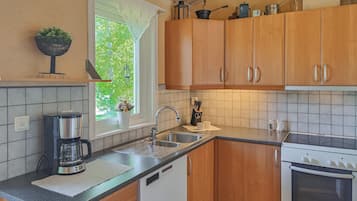 Geladeira, cooktop, lava-louças, cafeteira/chaleira