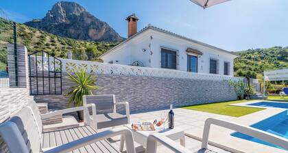 Villa Madrid Alcazar El Gastor by Ruralidays