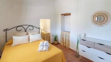 3 slaapkamers, een strijkplank/strijkijzer, reisbedje, wifi