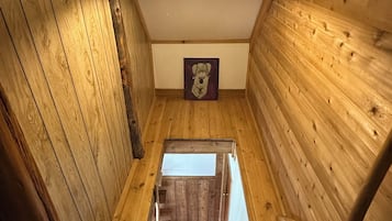 Basic Cabin, Mountain View | Living area | Books