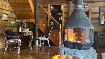 Family Villa, Mountain View | Living area | Books