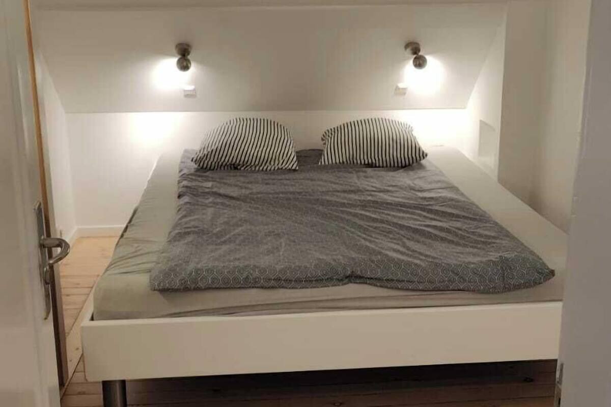 Basic Double Room, 1 King Bed, Garden View | WiFi (free), bed sheets