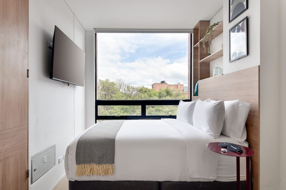 1 bedroom, premium bedding, iron/ironing board, free WiFi