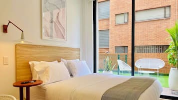 Apartment (206) | 1 bedroom, premium bedding, iron/ironing board, free WiFi