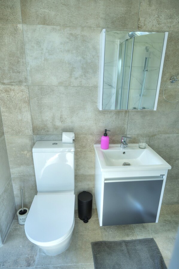 Dutxa, assecador de cabells i tovalloles 