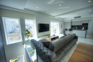 TV - Elegant 2 bedrooms, large sun terrace, pool GCAT1-1 (Swieqi)