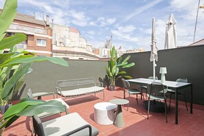 Outdoor dining - CONSELL ATIC (Barcelona)