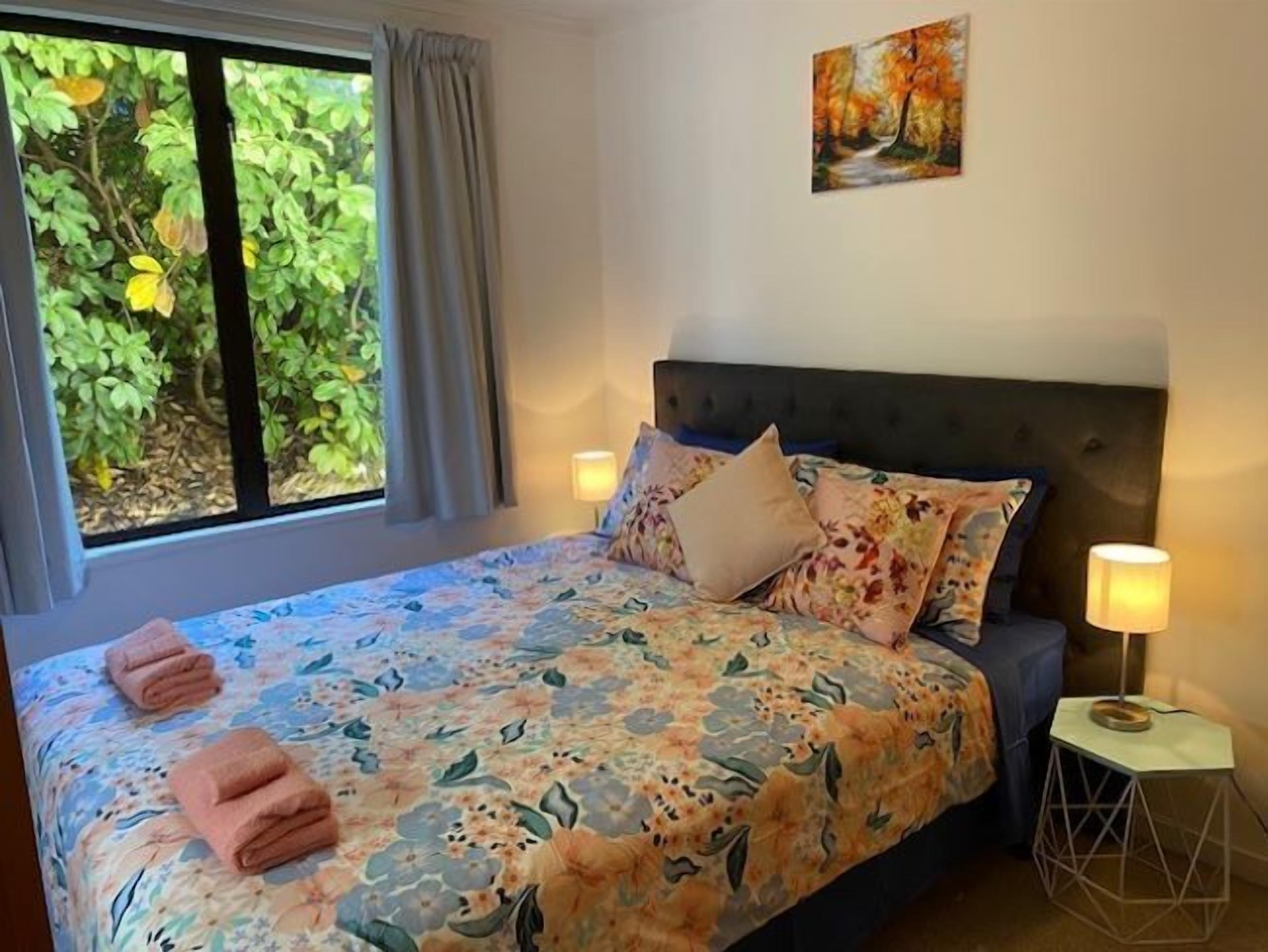 Desk, soundproofing, iron/ironing board, free WiFi