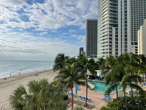 Beach front one bedroom in Hollywood