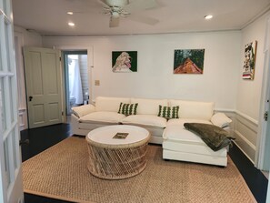 Smart TV, music library - Charming Historic Home within Walking Distance to Downtown (Thomasville)