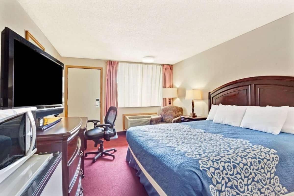 1 bedroom, premium bedding, down duvets, iron/ironing board