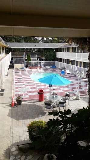 Outdoor pool - Seattle Value Inn Near Tacoma Airport I-5 (Tukwila)