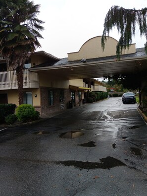 Property entrance - Seattle Value Inn Near Tacoma Airport I-5 (Tukwila)