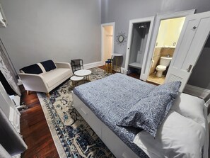 WiFi, bed sheets - A spacious studio at the heart of NYC (New York)
