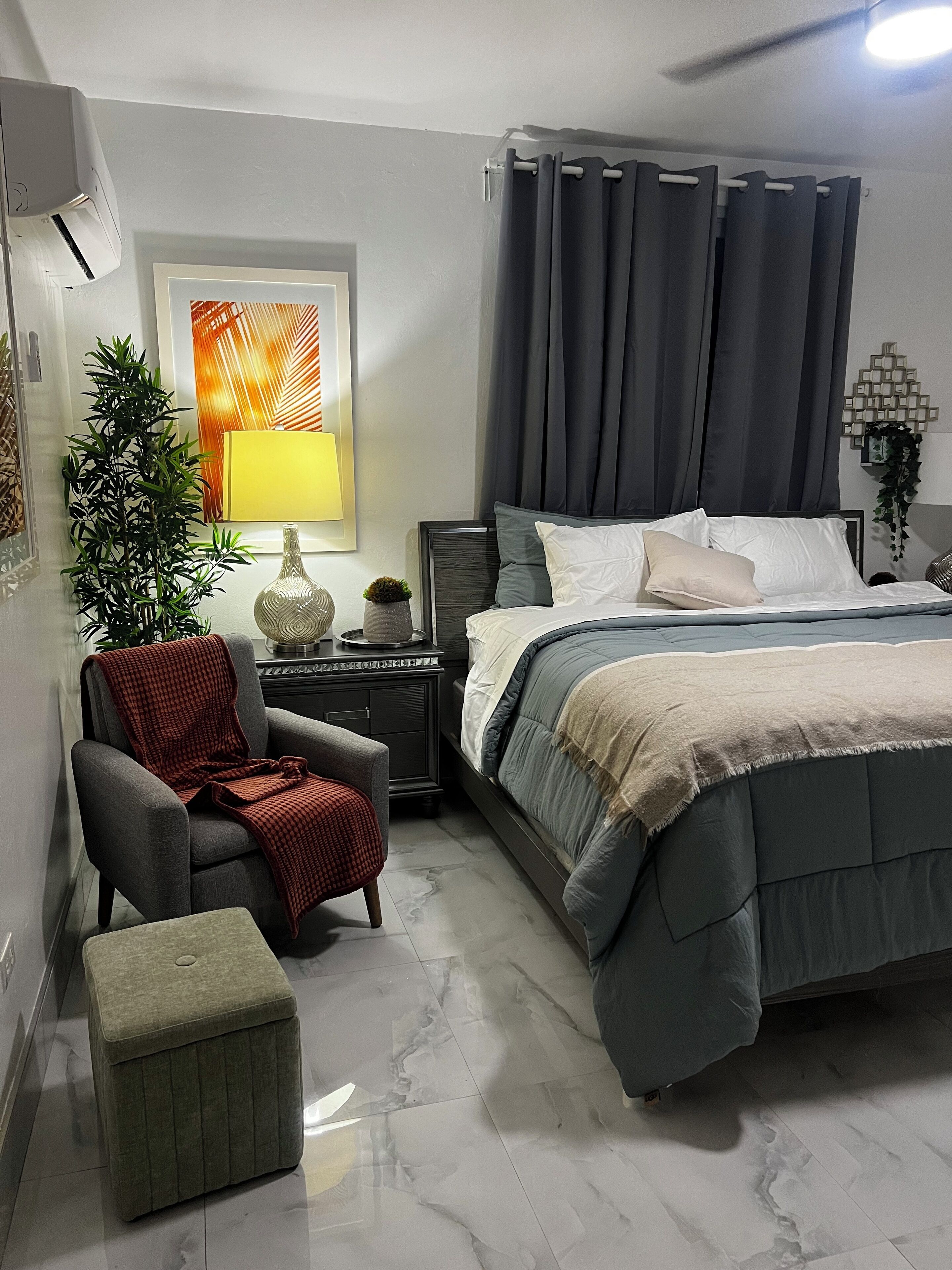 4 bedrooms, iron/ironing board, WiFi, bed sheets