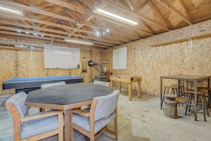 Game room - Hawkeye (Peyton)