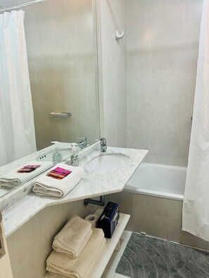Hair dryer, bidet, towels, soap - Cozy Apartment in Palermo Soho (Buenos Aires)