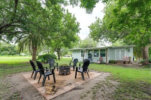 Terrace/patio - Walk to Boat Ramp: Newly Remodeled Seadrift Home! (Seadrift)