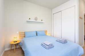 2 habitaciones, tabla de planchar con plancha, internet y ropa de cama 