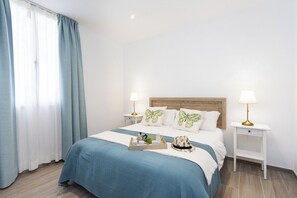 1 slaapkamer, een strijkplank/strijkijzer, wifi, beddengoed