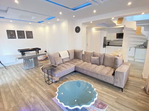 Grande Maison Spacieuse et Élégante Avec 3 Salons