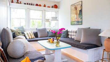 Smart TV, fireplace, table football