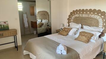 Comfort Villa | 2 bedrooms, soundproofing, iron/ironing board, free WiFi