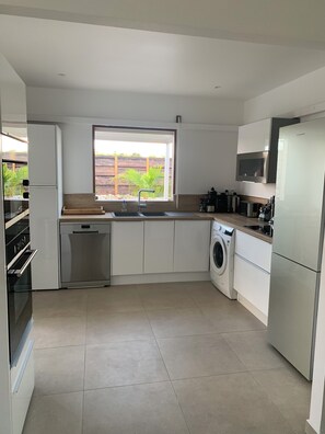 Comfort Villa | Living area | Flat-screen TV - Nakolodge 2 chambres - piscine / jardin privatifs  (Sainte-Anne)