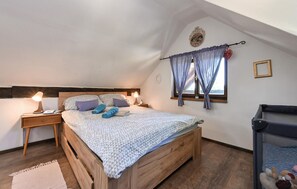 1 bedroom, travel cot, free WiFi, bed sheets - Gorgeous home in Sveti Urban with sauna (Sveti Urban)