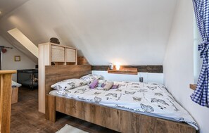 1 bedroom, travel cot, free WiFi, bed sheets
