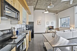 Fridge, microwave, oven, stovetop - Adorable Condo in The Gulch! (Nashville)