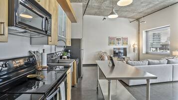 冰箱、微波炉、烤箱、炉灶