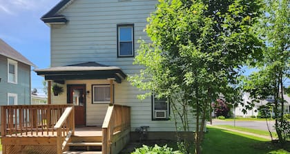 1 Mile for All-Star Village, walking distance to restaurants, bus stop at curb