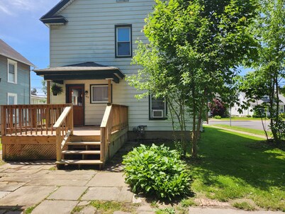 1 Mile for All-Star Village, walking distance to restaurants, bus stop at curb