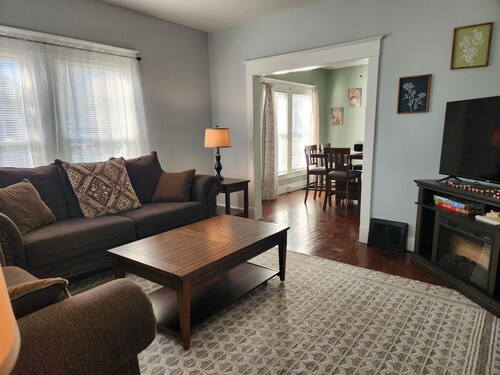 1 Mile for All-Star Village, walking distance to restaurants, bus stop at curb