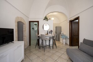 TV - GuestHost - Casa Maria Teresa Joyful Apartment (Ceglie Messapica)