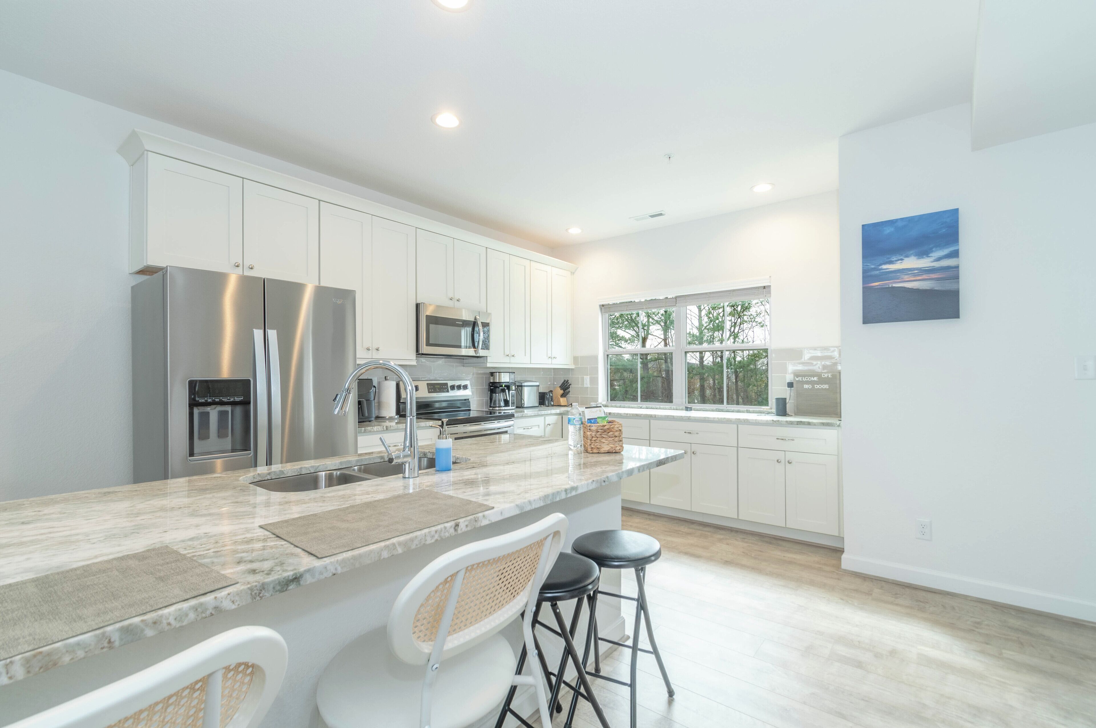 Frigorífic, microones, forn i placa de cuina 