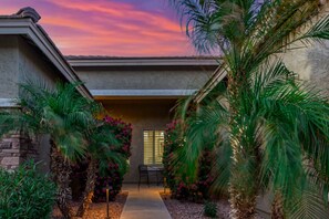 Exterior - Stunning 3 bed in the heart of Maricopa City! (Maricopa)