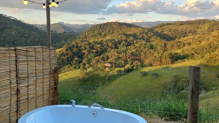EMBAHĂ SUĂTES