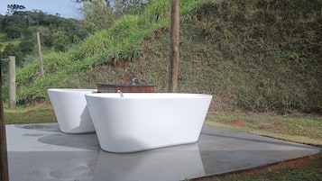 Deluxe suite, uitzicht op bergen | Extradiep bad