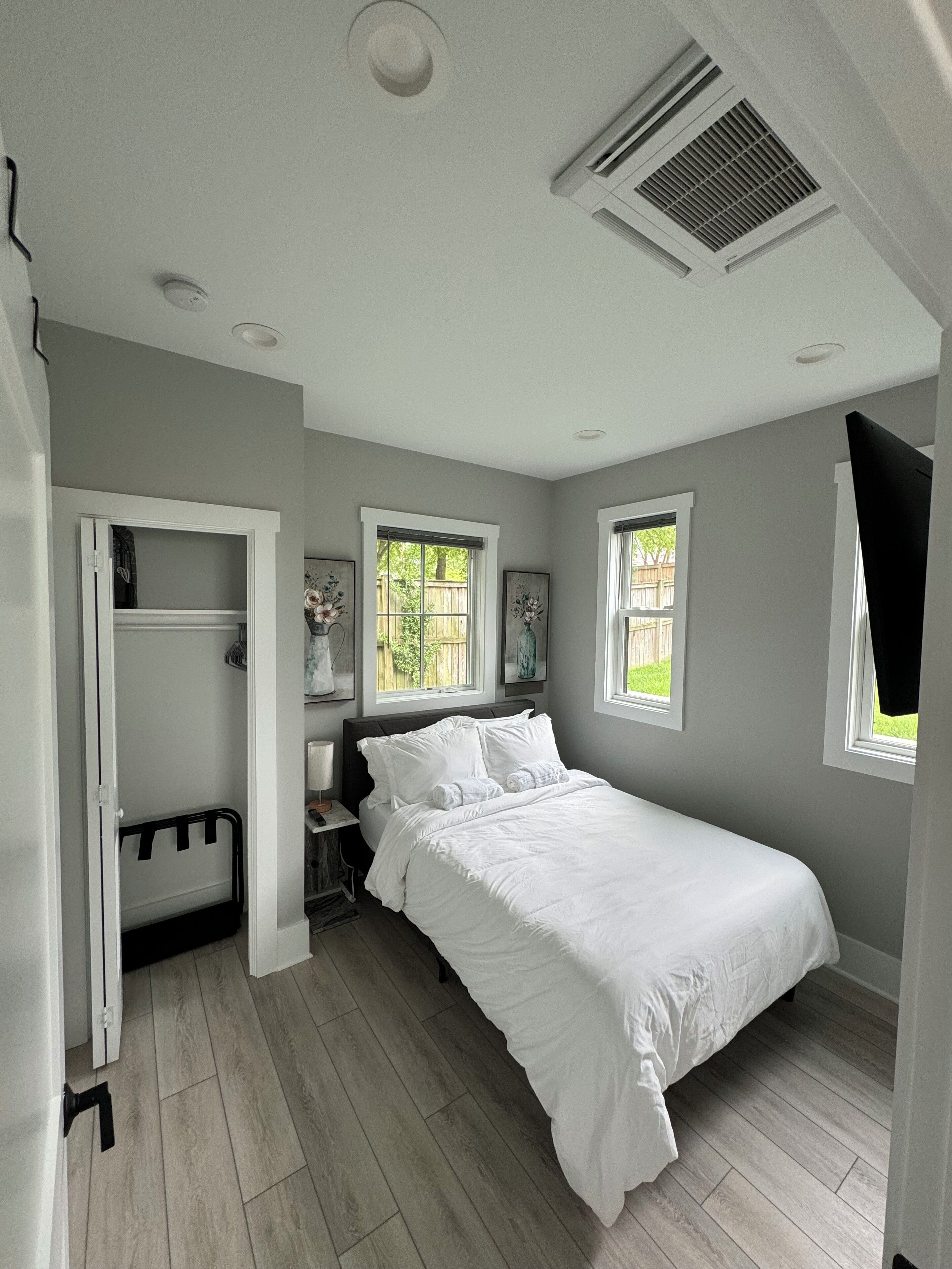 2 bedrooms, in-room safe, desk, iron/ironing board