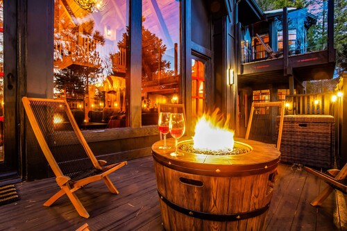 Secluded Chalet - Hidden Speakeasy in the Pines