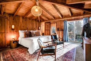 4 chambres, bureau, fer et planche à repasser, lit parapluie