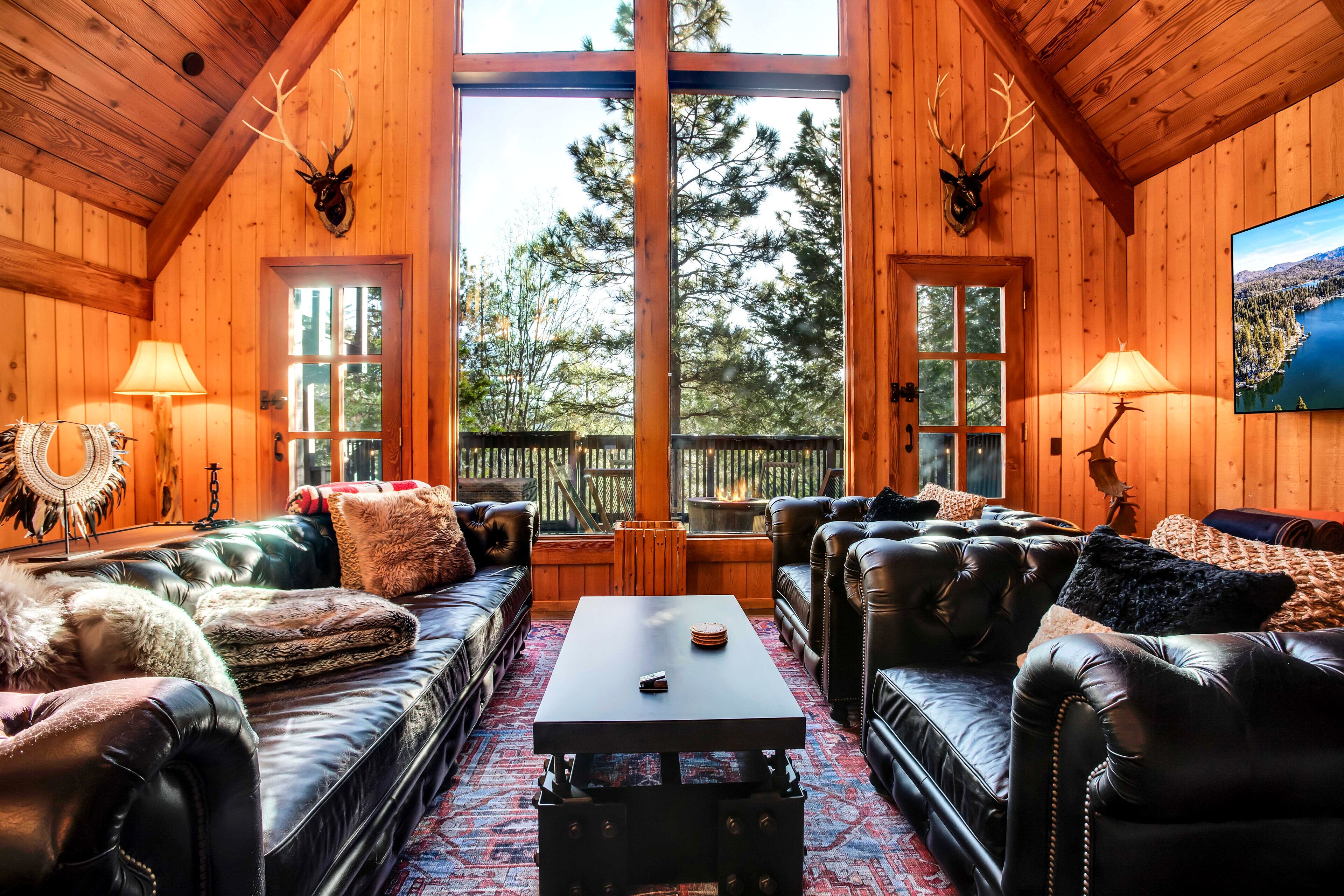 Secluded Luxury Chalet - Bespoke Finishes, Hot Tub, Decks, Firepits, and Grill 