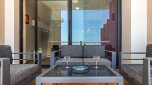 A modern living room with a sofa set, a glass coffee table, and two armchairs. - Las Palomas 1 BR 1BA Cortez 605 (Puerto Peñasco)