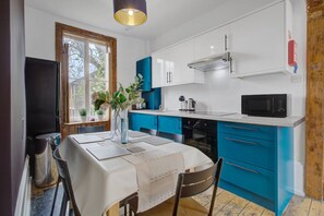 Fridge, microwave, oven, stovetop