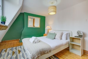 Travel cot